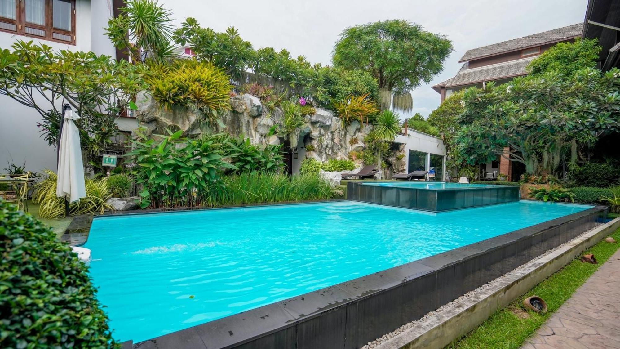צ'יאנג מאי Kodchasri Thani Hotel Chiangmai מראה חיצוני תמונה